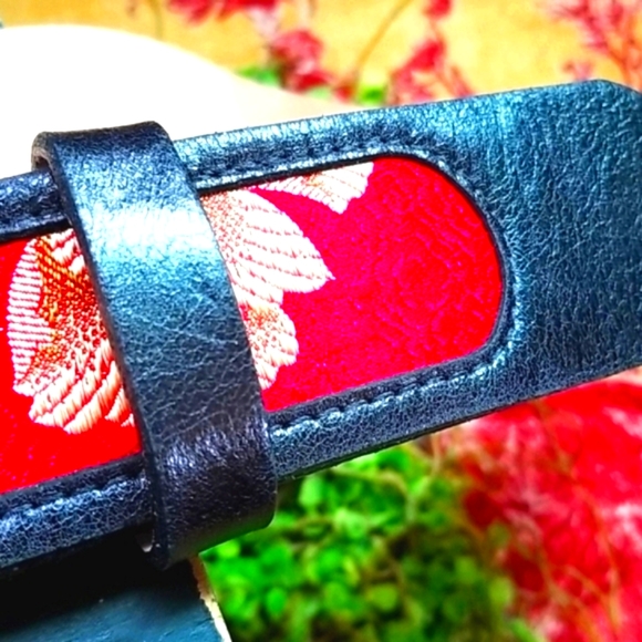 STREETS AHEAD Red Oriental Fabric Inset Black Leather Artsy Dragon Buckle Belt - Picture 10 of 16